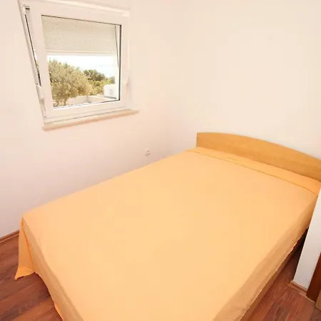 By The Sea Mandre, Pag - 6507 コラン