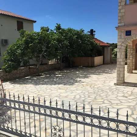 Appartement By The Sea Mandre, Pag - 6507 Kolan